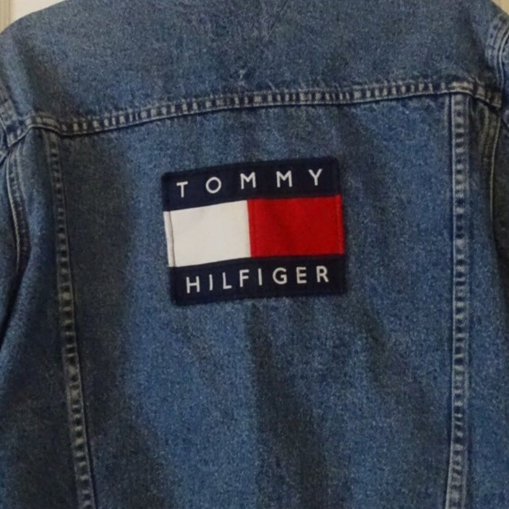 Tommye Hilfiger medium wash, embroidered logo, over sized cropped jacket size L